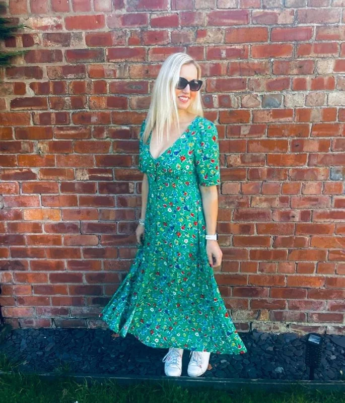 Midi dresses with belted waists to accentuate the figure Green Camilla Flower Midi Dress Midi dresses with belted waists to accentuate the figure Green Camilla Flower Midi Dress