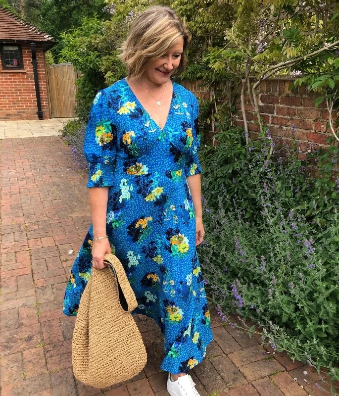 Midi dresses with patchwork patterns for a one - of - a - kind style Deena Floral Midi Dress 8 10 Midi dresses with patchwork patterns for a one - of - a - kind style Deena Floral Midi Dress 8 10