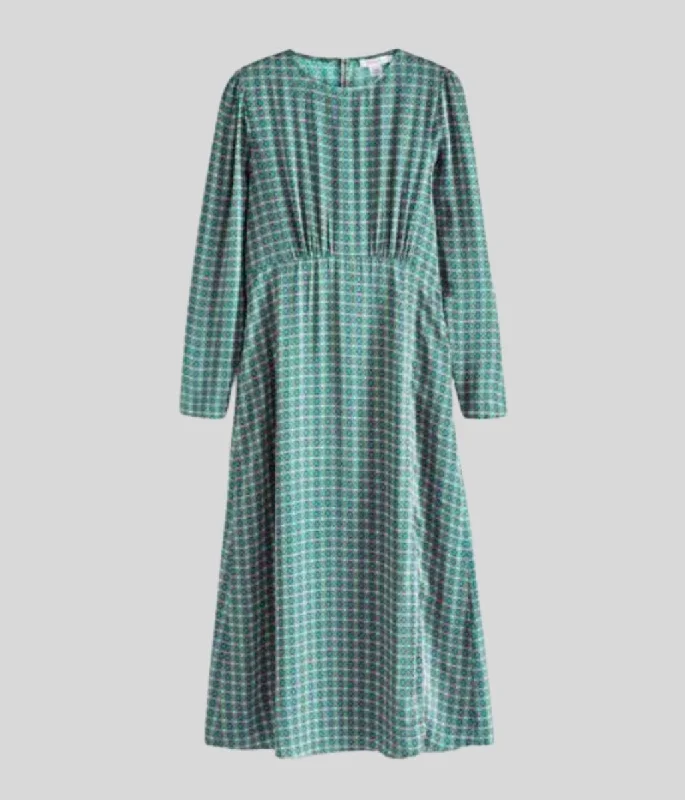Midi dresses with polka dot prints for a playful summer outfit Green & Pink Geo Selma Satin Dress Midi dresses with polka dot prints for a playful summer outfit Green & Pink Geo Selma Satin Dress