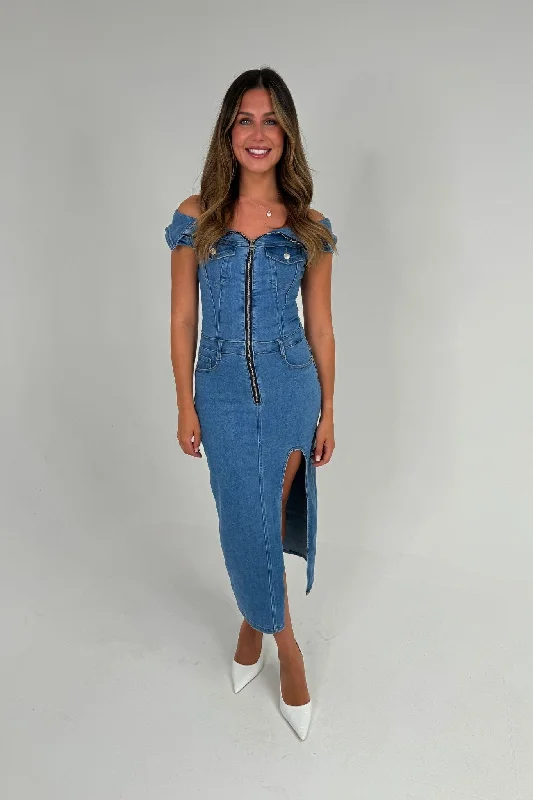 Midi dresses with gathered skirts for a full and flowing silhouette Danni Denim Midi Dress In Light Wash Midi dresses with gathered skirts for a full and flowing silhouette Danni Denim Midi Dress In Light Wash