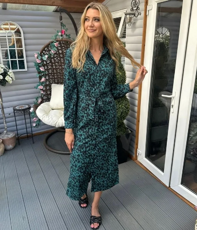 A - line midi dresses with floral prints for spring brunches Teal & Black Print Shirt Dress A - line midi dresses with floral prints for spring brunches Teal & Black Print Shirt Dress