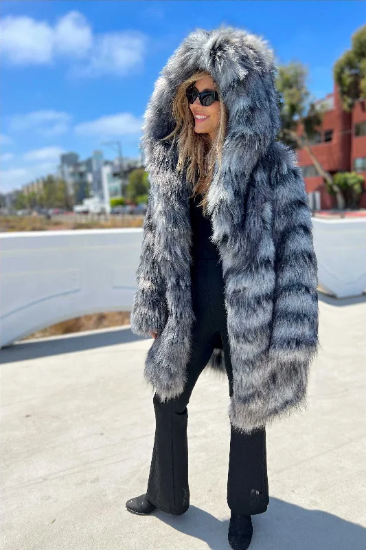 Women's cropped leather coats with silver studs for an edgy lookWomen's Short Desert Warrior Coat in "Wolverine" Women's cropped leather coats with silver studs for an edgy lookWomen's Short Desert Warrior Coat in "Wolverine"