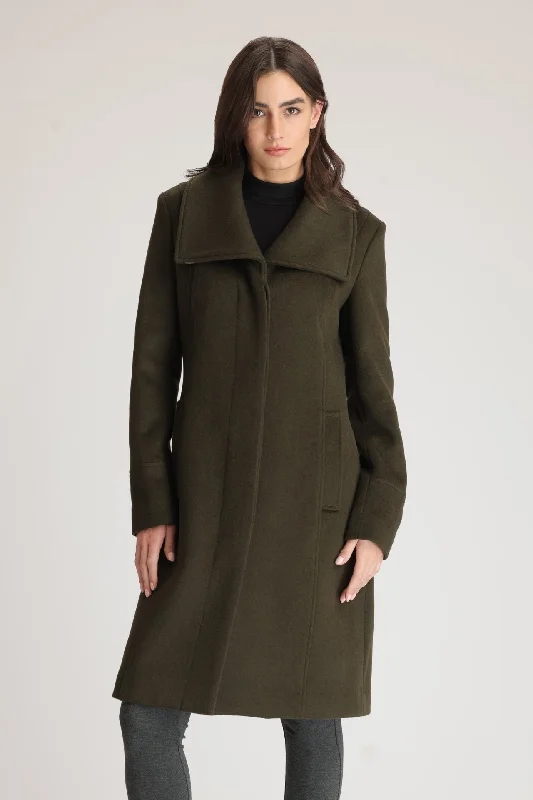 Oversized women's wool coats in a monochromatic look for a trendy outfitDANYKA