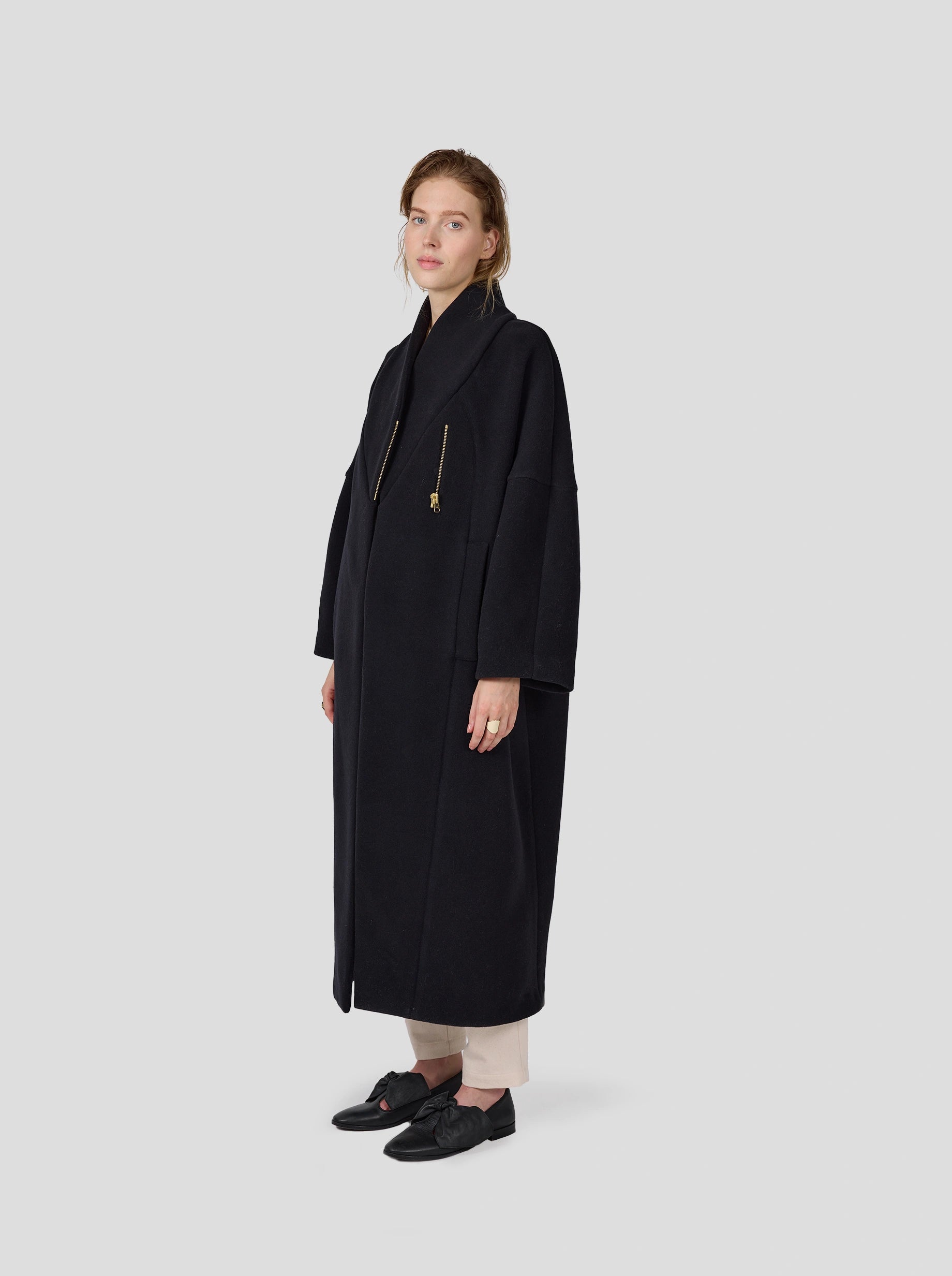 Women's long - sleeve wool coats in a houndstooth pattern for a classic charmEren coat in black woolen fabric and cashmere Women's long - sleeve wool coats in a houndstooth pattern for a classic charmEren coat in black woolen fabric and cashmere