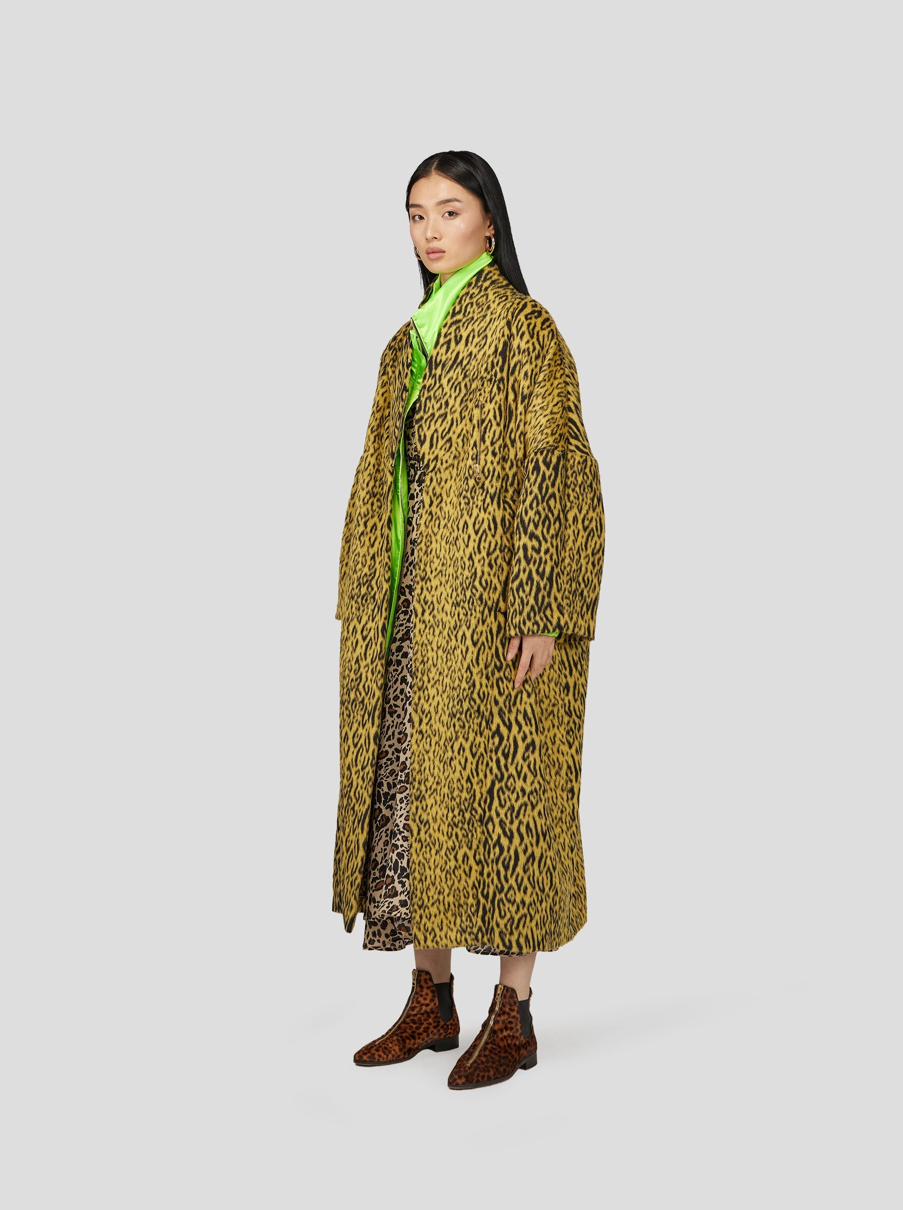 Belted women's cashmere coats in soft pastels for a luxurious feelEren coat in yellow woolen Leopard Belted women's cashmere coats in soft pastels for a luxurious feelEren coat in yellow woolen Leopard