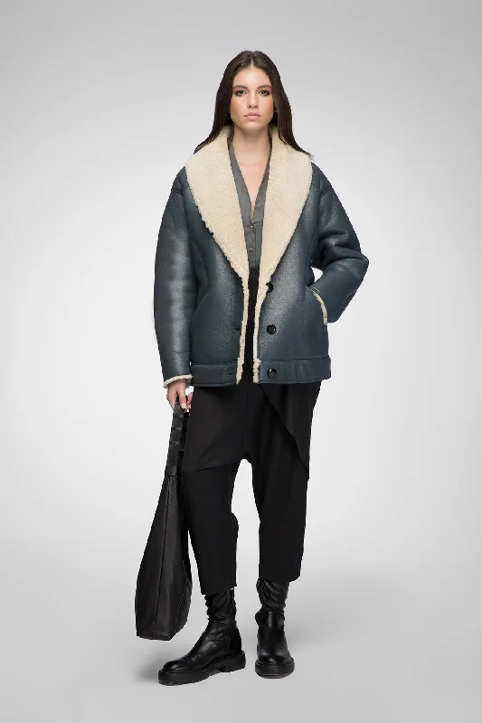 Long women's mac coats in a lightweight fabric for spring showersNila - Indigo Shearling Coat Long women's mac coats in a lightweight fabric for spring showersNila - Indigo Shearling Coat