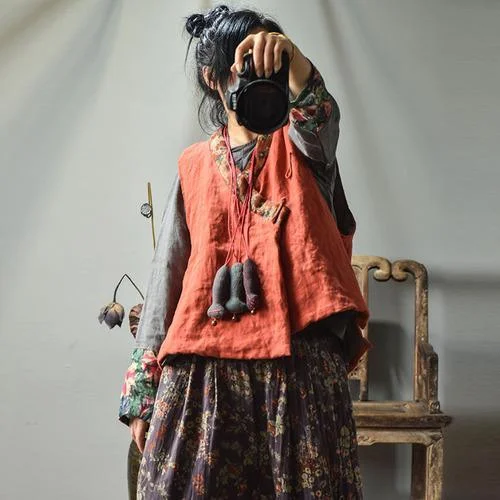 Embroidered women's cotton coats in a bohemian pattern for a unique designWomen Loose Retro Linen Patchwork Padded Vests Top Waistcoat Embroidered women's cotton coats in a bohemian pattern for a unique designWomen Loose Retro Linen Patchwork Padded Vests Top Waistcoat