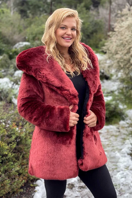 Quilted down women's coats with removable hoods for outdoor activitiesWomen's Short Desert Warrior Coat in "Scarlet" Chinchilla Quilted down women's coats with removable hoods for outdoor activitiesWomen's Short Desert Warrior Coat in "Scarlet" Chinchilla