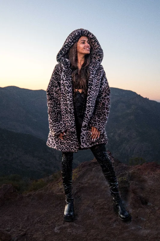 Women's long - sleeve wool coats in a houndstooth pattern for a classic charmWomen's Short Desert Warrior Coat in "Luxe Leopard" Chinchilla