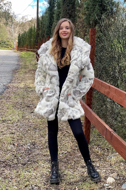 Women's reversible down coats with two - tone designs for versatile stylingWomen's Short Duchess Coat in "Himalayan Snow Goddess" Women's reversible down coats with two - tone designs for versatile stylingWomen's Short Duchess Coat in "Himalayan Snow Goddess"