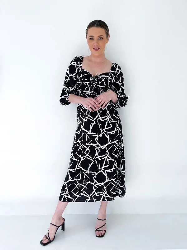 Pleated Women Dress with a Timeless and Elegant TextureFria Luna Dress Black
