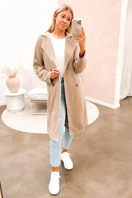 Women's denim jackets with distressed details for a casual and edgy lookWilliam Trench Camel Women's denim jackets with distressed details for a casual and edgy lookWilliam Trench Camel
