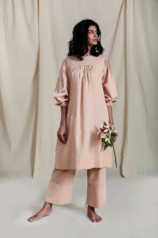 Printed Abstract Women Dress for a Modern and Artistic Appeal Printed Abstract Women Dress for a Modern and Artistic Appeal KARSA AAKAAR Printed Abstract Women Dress for a Modern and Artistic Appeal Printed Abstract Women Dress for a Modern and Artistic Appeal KARSA AAKAAR
