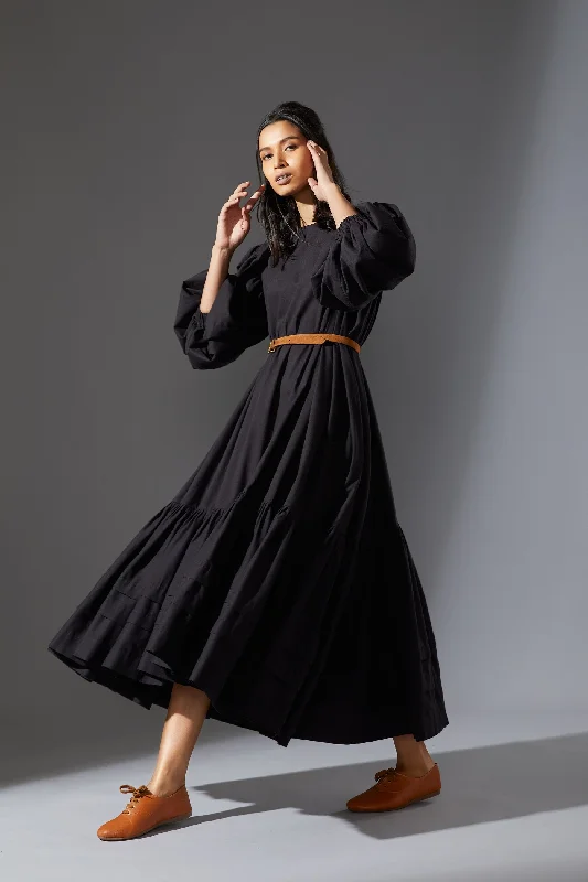 Pleated Women Dress with a Timeless and Elegant Texture Pleated Women Dress with a Timeless and Elegant Texture MATI KAAVYA AAKAAR - AW BLACK Pleated Women Dress with a Timeless and Elegant Texture Pleated Women Dress with a Timeless and Elegant Texture MATI KAAVYA AAKAAR - AW BLACK