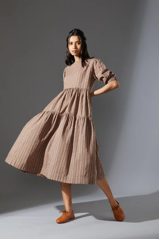 Mermaid - Style Women Dress with a Fitted Silhouette for Special Occasions Mermaid - Style Women Dress with a Fitted Silhouette for Special Occasions MATI VASARA AAKAAR - AW BEIGE Mermaid - Style Women Dress with a Fitted Silhouette for Special Occasions Mermaid - Style Women Dress with a Fitted Silhouette for Special Occasions MATI VASARA AAKAAR - AW BEIGE