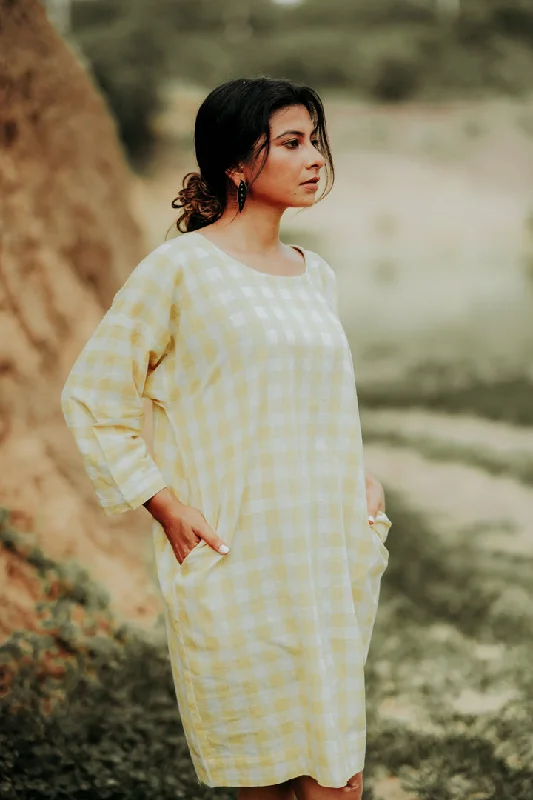 Maxi Women Dress with Floral Print for a Bohemian Vibe Maxi Women Dress with Floral Print for a Bohemian Vibe Round-Neck Checkered Dress with Pockets. Maxi Women Dress with Floral Print for a Bohemian Vibe Maxi Women Dress with Floral Print for a Bohemian Vibe Round-Neck Checkered Dress with Pockets.