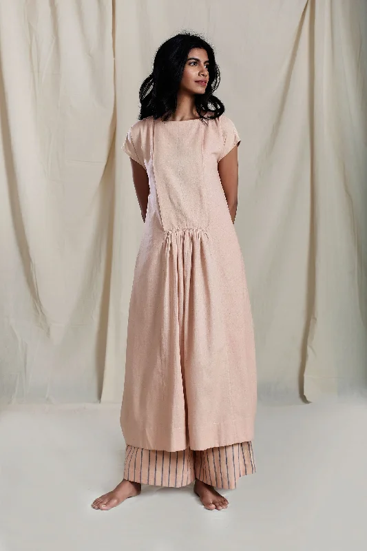 Empire Waist Women Dress to Accentuate the Bust and Conceal the Waist Empire Waist Women Dress to Accentuate the Bust and Conceal the Waist SM STARA AAKAAR Empire Waist Women Dress to Accentuate the Bust and Conceal the Waist Empire Waist Women Dress to Accentuate the Bust and Conceal the Waist SM STARA AAKAAR