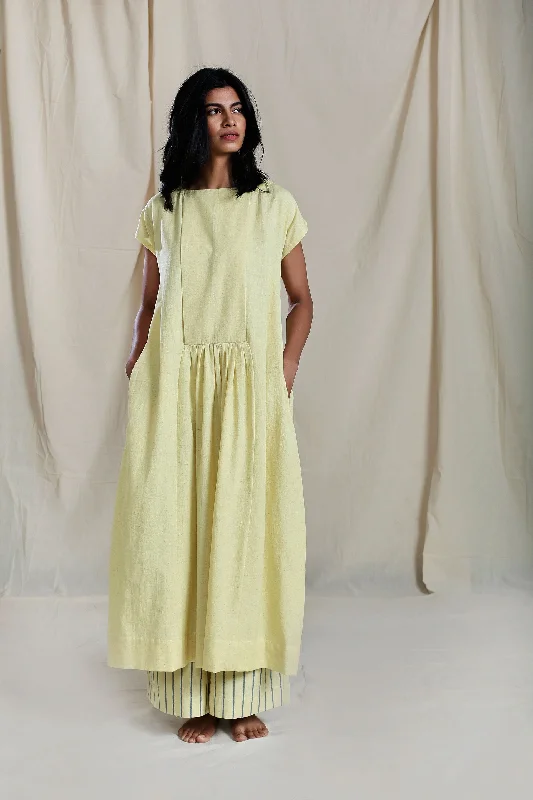 Printed Abstract Women Dress for a Modern and Artistic Appeal Printed Abstract Women Dress for a Modern and Artistic Appeal SM STARA AAKAAR Printed Abstract Women Dress for a Modern and Artistic Appeal Printed Abstract Women Dress for a Modern and Artistic Appeal SM STARA AAKAAR