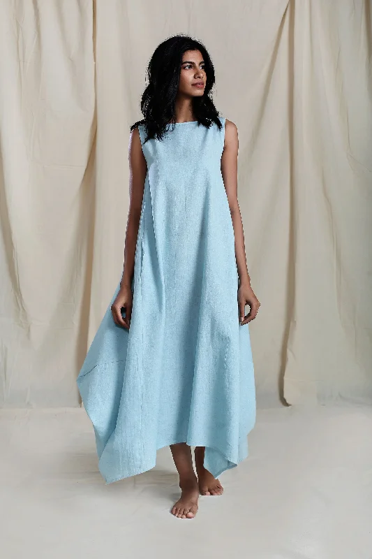 Halter Neck Women Dress to Show Off the Shoulders and Neckline Halter Neck Women Dress to Show Off the Shoulders and Neckline VARI AAKAAR Halter Neck Women Dress to Show Off the Shoulders and Neckline Halter Neck Women Dress to Show Off the Shoulders and Neckline VARI AAKAAR