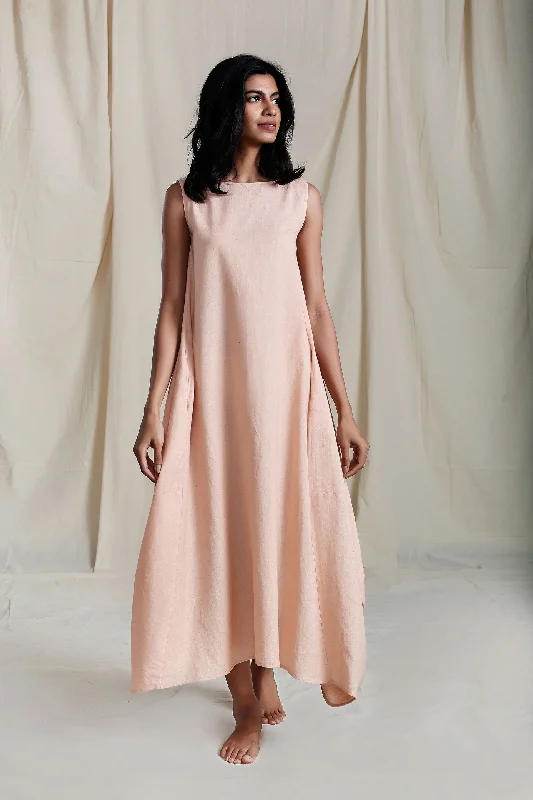 Ruffled Women Dress with Multiple Layers for a Playful and Girly Style Ruffled Women Dress with Multiple Layers for a Playful and Girly Style VARI AAKAAR Ruffled Women Dress with Multiple Layers for a Playful and Girly Style Ruffled Women Dress with Multiple Layers for a Playful and Girly Style VARI AAKAAR