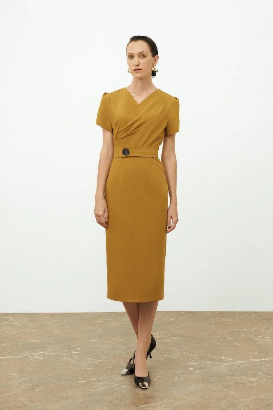 Midi dresses with animal prints for a bold and confident appearanceIzzabel V-Neck Dress Midi dresses with animal prints for a bold and confident appearanceIzzabel V-Neck Dress
