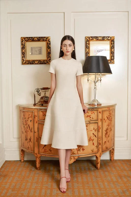 Midi dresses with ruched sleeves for a more fitted and stylish arm lookTaylor Midi Dress Midi dresses with ruched sleeves for a more fitted and stylish arm lookTaylor Midi Dress