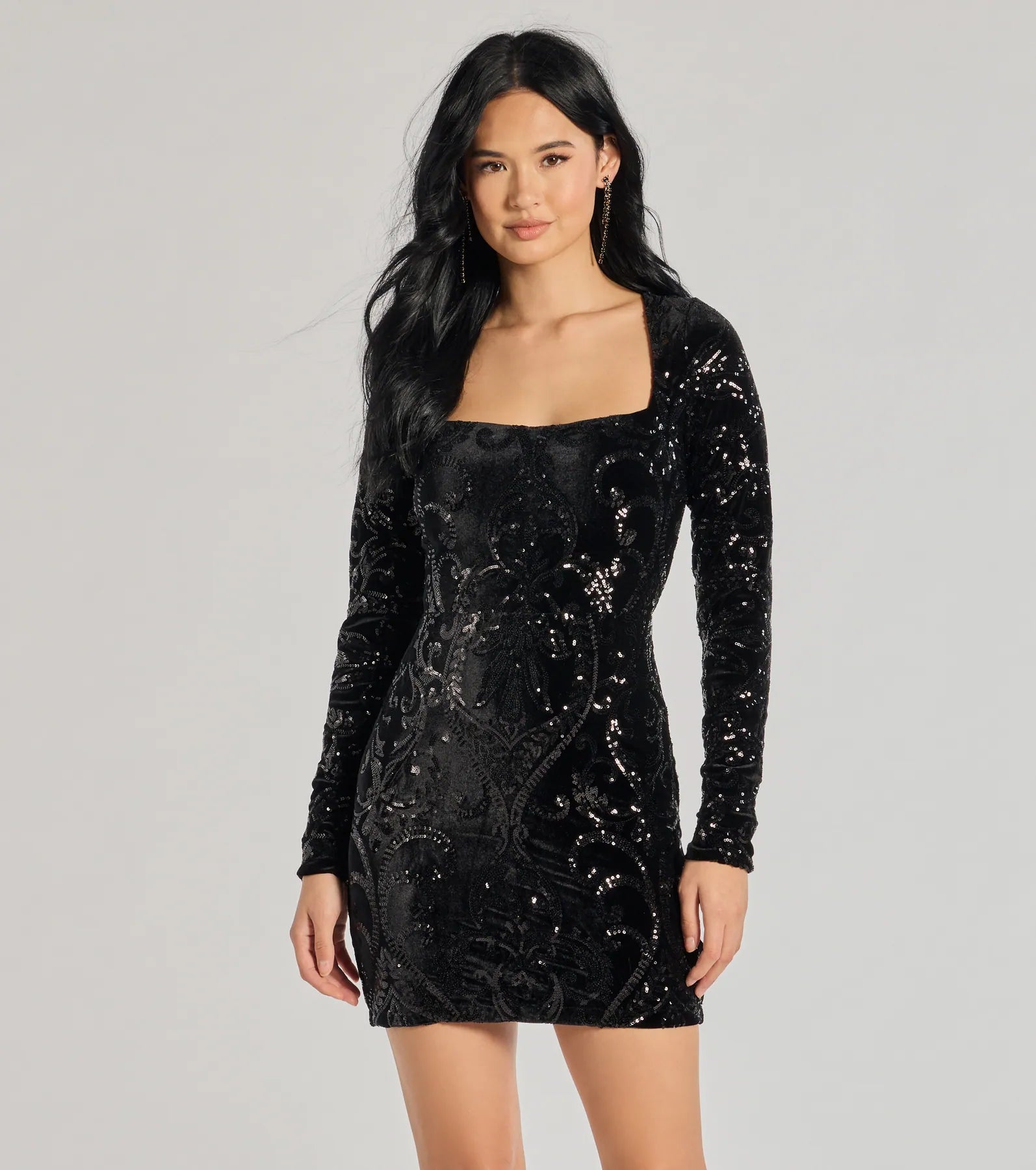 Metallic mini dresses for a glamorous eventAyden Long Sleeve Velvet Sequin Mini Dress Metallic mini dresses for a glamorous eventAyden Long Sleeve Velvet Sequin Mini Dress