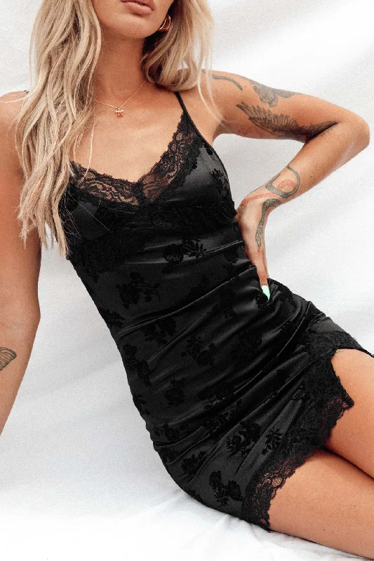 Bodycon dress with a patchwork pattern​Motel Coti Mini Dress Black Rose Flock